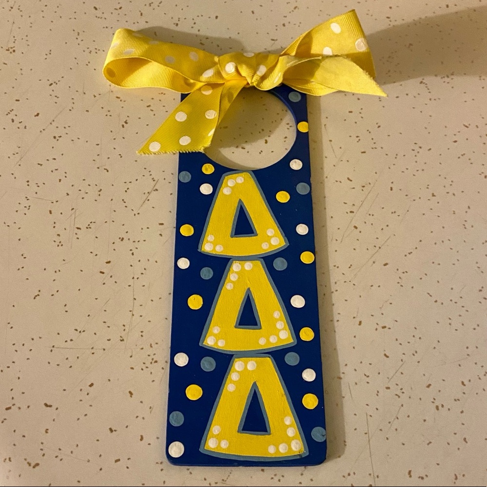 VEUC Tri Delta Hand-Painted Door Hanger Decoration